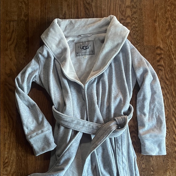 UGG Brand New Super Soft Gray Bathrobe - Picture 2 of 5